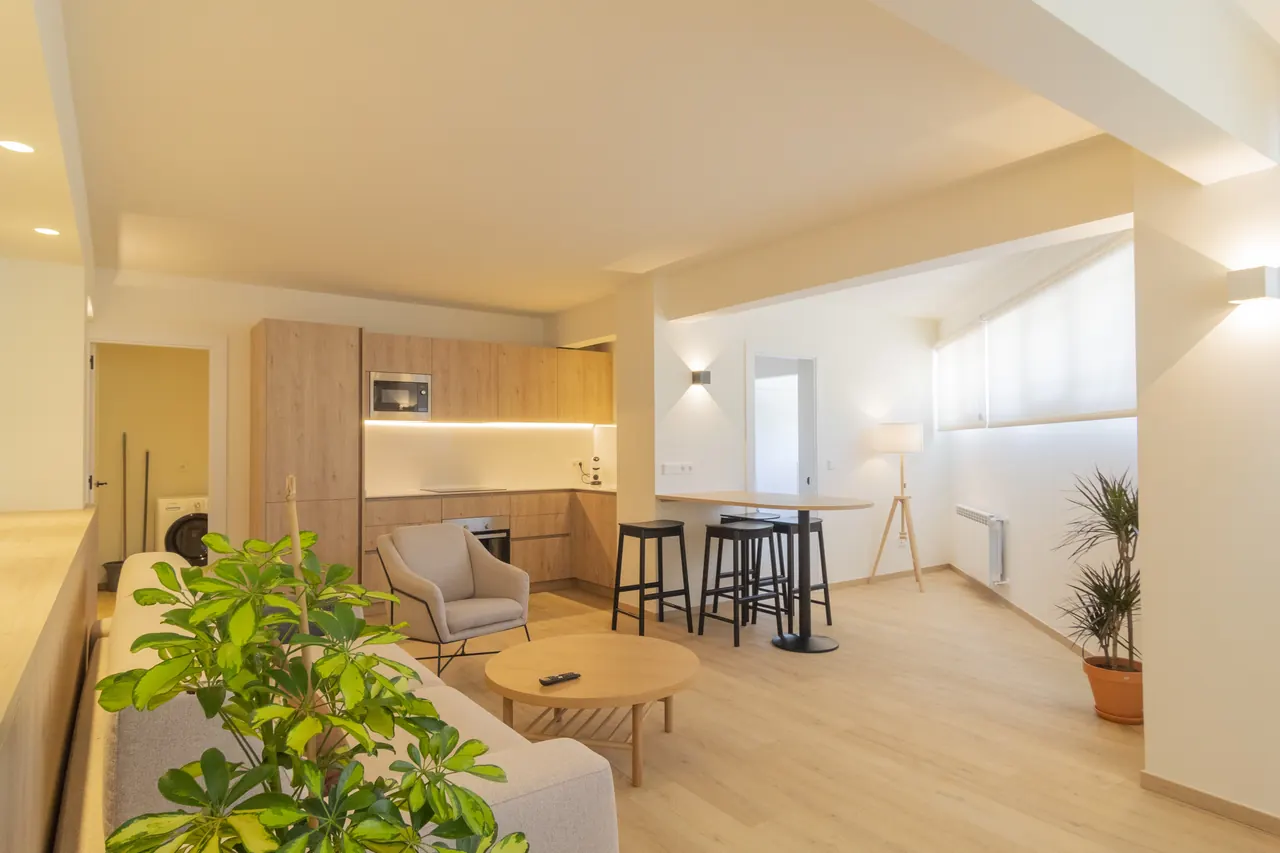 Salón y cocina abierta