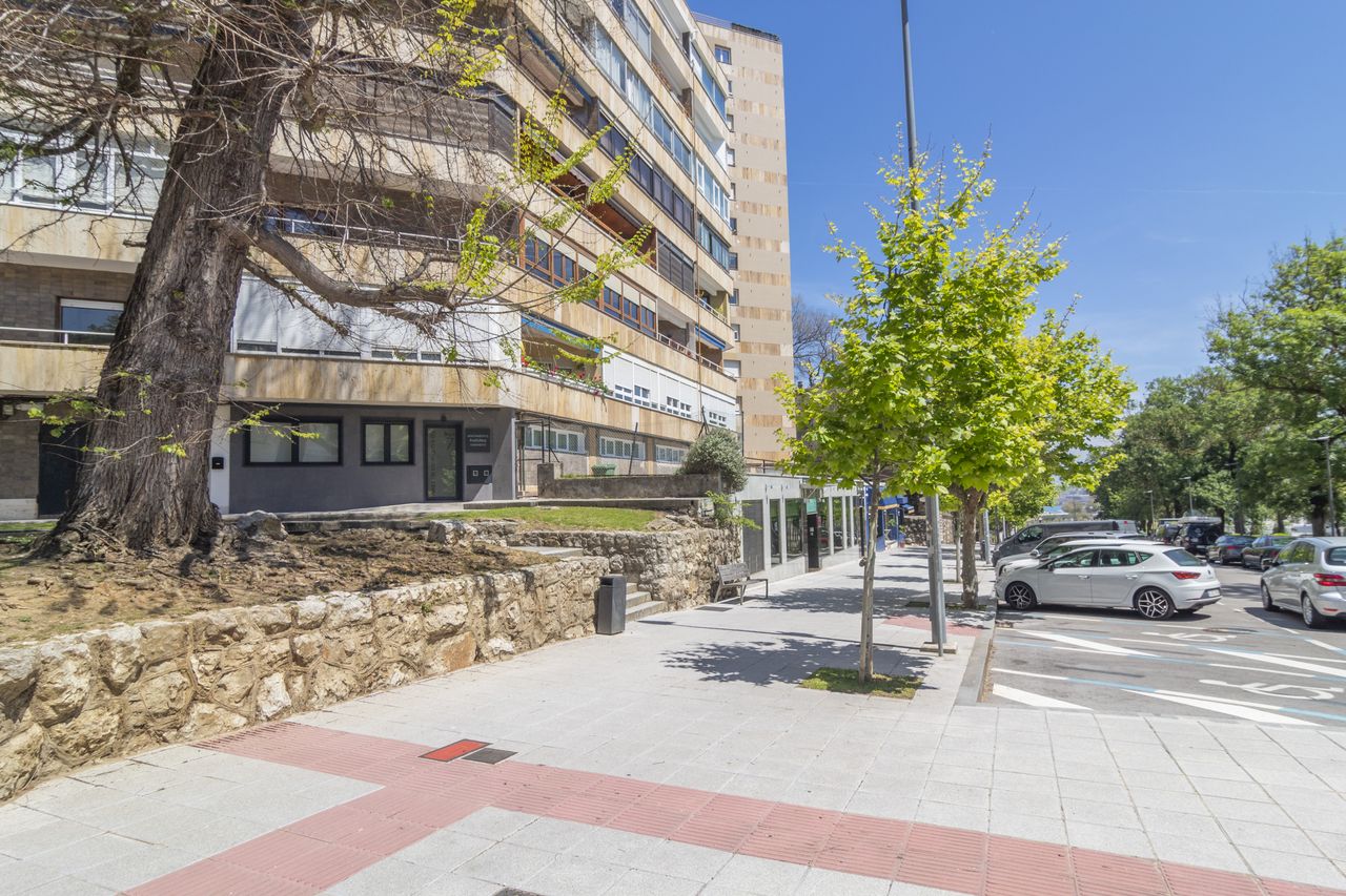 Entorno del edificio, junto a la playa